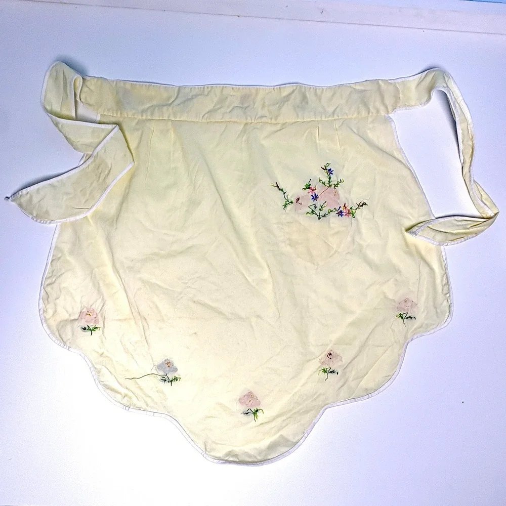 Vintage Embroidered Half Apron Floral scalloped Pocket Cotton Yello Retro Cotton